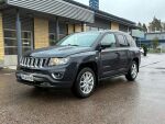 Harmaa Maastoauto, Jeep Compass – VXJ-890, kuva 1