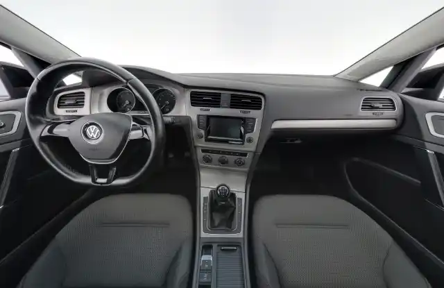 Musta Viistoperä, Volkswagen Golf – VXK-408