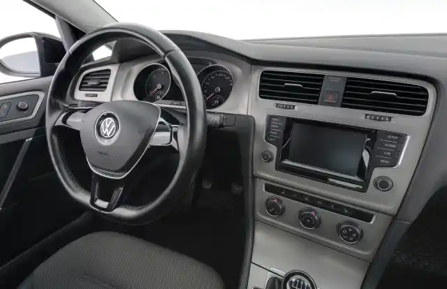 Musta Viistoperä, Volkswagen Golf – VXK-408