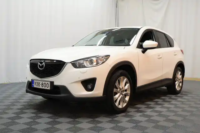 Valkoinen Maastoauto, Mazda CX-5 – VXK-800