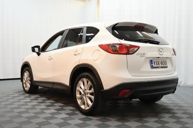 Valkoinen Maastoauto, Mazda CX-5 – VXK-800