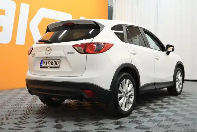 Valkoinen Maastoauto, Mazda CX-5 – VXK-800