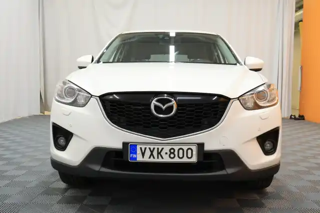 Valkoinen Maastoauto, Mazda CX-5 – VXK-800