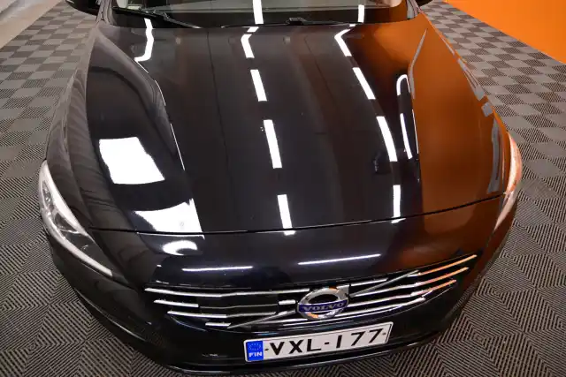 Musta Farmari, Volvo V60 – VXL-177