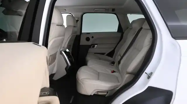 Valkoinen Maastoauto, Land Rover Range Rover Sport – VXL-611