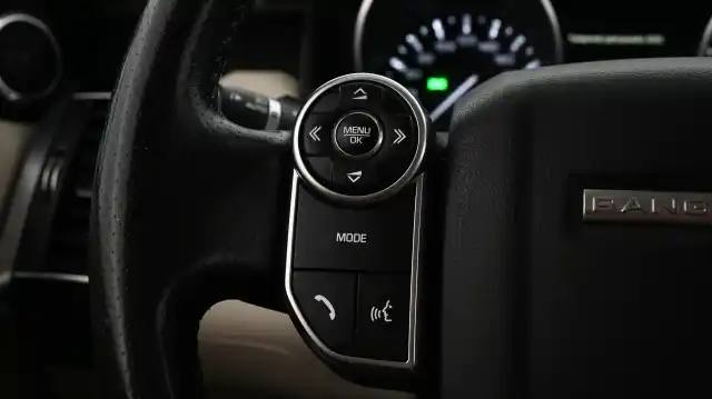 Valkoinen Maastoauto, Land Rover Range Rover Sport – VXL-611