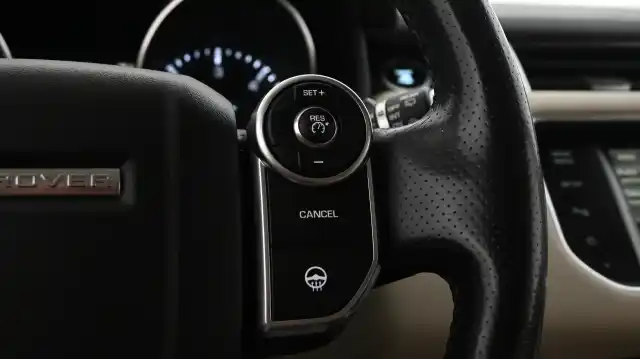 Valkoinen Maastoauto, Land Rover Range Rover Sport – VXL-611