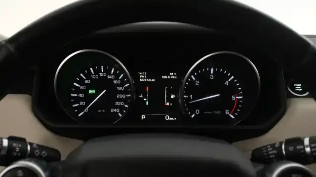 Valkoinen Maastoauto, Land Rover Range Rover Sport – VXL-611