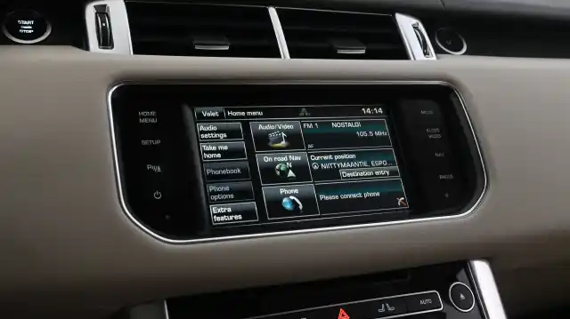 Valkoinen Maastoauto, Land Rover Range Rover Sport – VXL-611