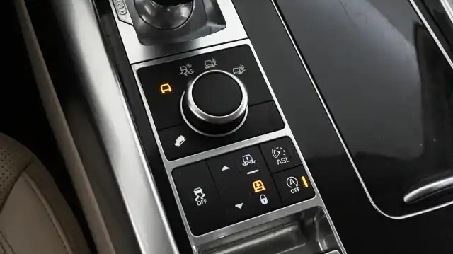 Valkoinen Maastoauto, Land Rover Range Rover Sport – VXL-611