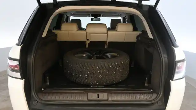 Valkoinen Maastoauto, Land Rover Range Rover Sport – VXL-611
