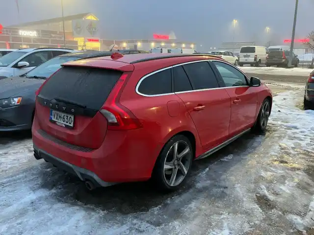 Punainen Farmari, Volvo V60 – VXM-630