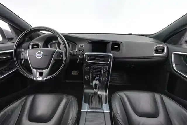Valkoinen Farmari, Volvo V60 – VXM-631