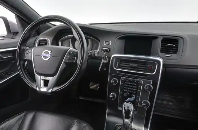 Valkoinen Farmari, Volvo V60 – VXM-631