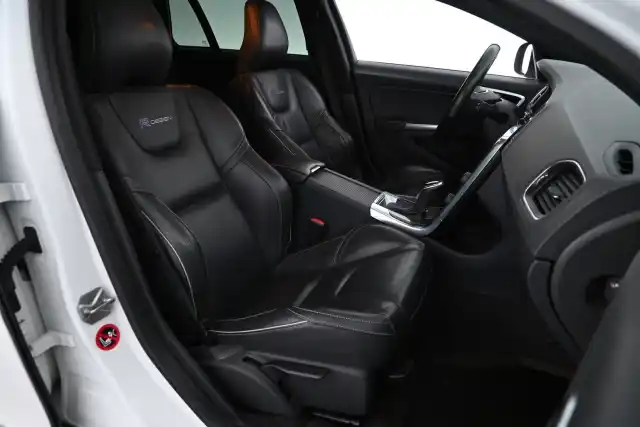 Valkoinen Farmari, Volvo V60 – VXM-631
