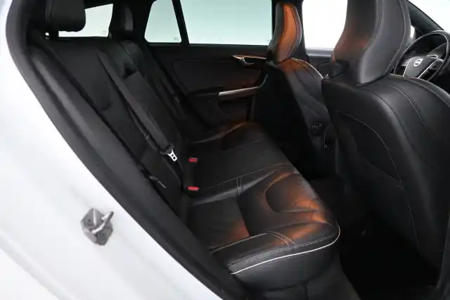 Valkoinen Farmari, Volvo V60 – VXM-631
