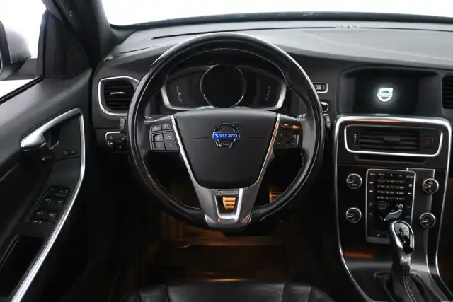 Valkoinen Farmari, Volvo V60 – VXM-631