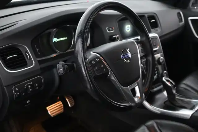 Valkoinen Farmari, Volvo V60 – VXM-631