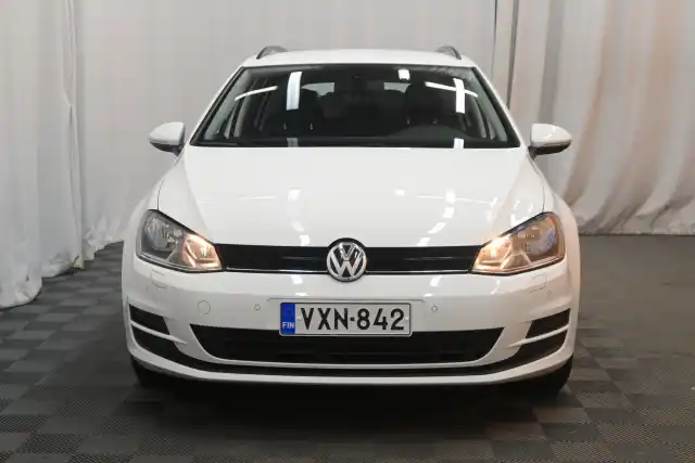 Valkoinen Farmari, Volkswagen Golf – VXN-842