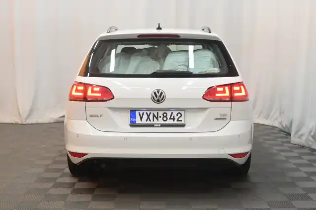 Valkoinen Farmari, Volkswagen Golf – VXN-842