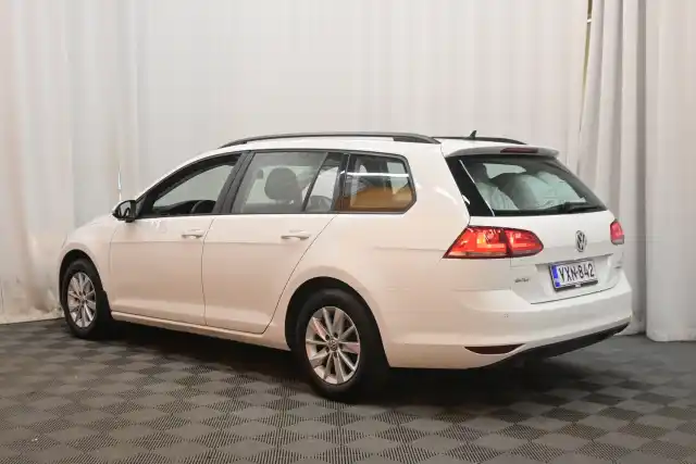 Valkoinen Farmari, Volkswagen Golf – VXN-842