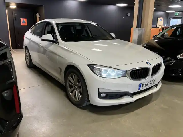 Valkoinen Sedan, BMW 320 Gran Turismo – VXN-922