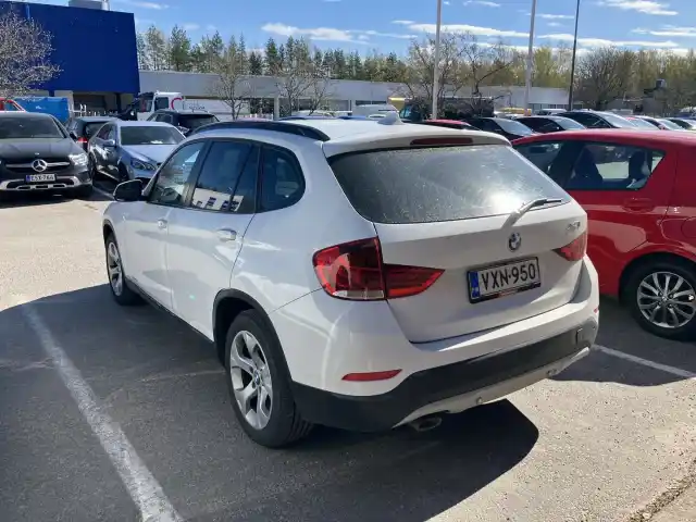 Valkoinen Maastoauto, BMW X1 – VXN-950