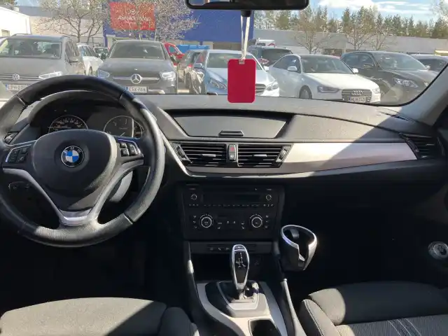 Valkoinen Maastoauto, BMW X1 – VXN-950