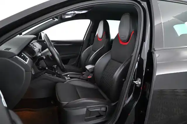 Musta Farmari, Skoda Octavia – VXP-328
