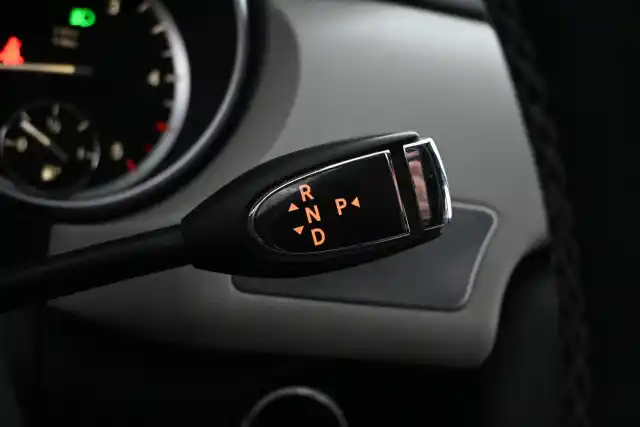 Harmaa Farmari, Mercedes-Benz R – VXR-207