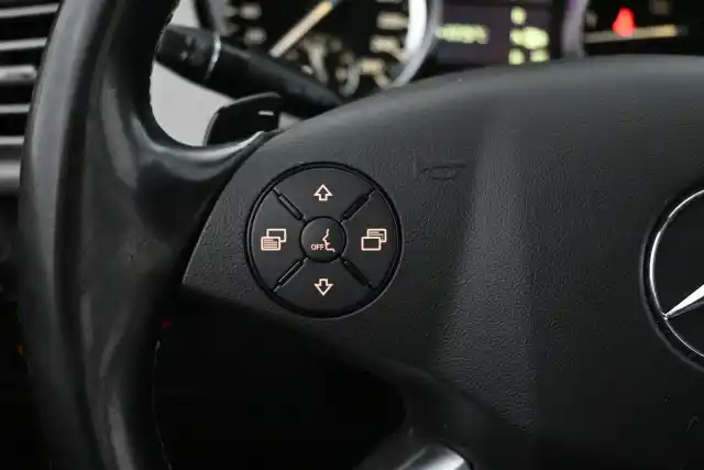 Harmaa Farmari, Mercedes-Benz R – VXR-207