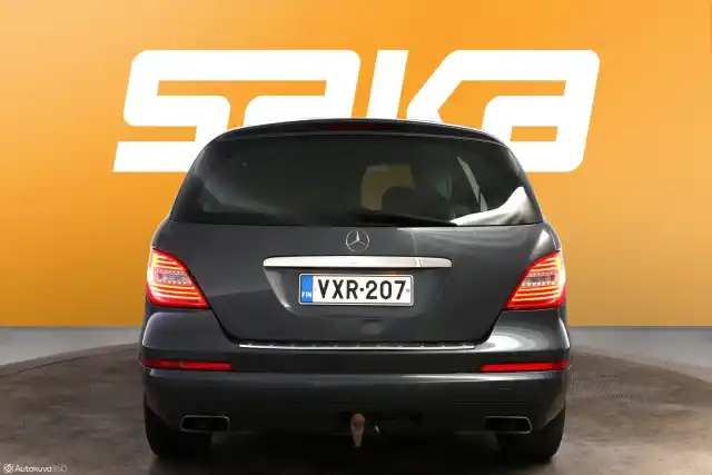 Harmaa Farmari, Mercedes-Benz R – VXR-207