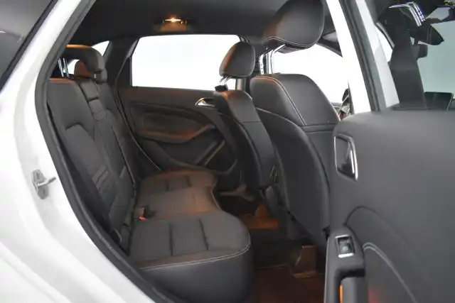 Valkoinen Tila-auto, Mercedes-Benz B – VXR-514