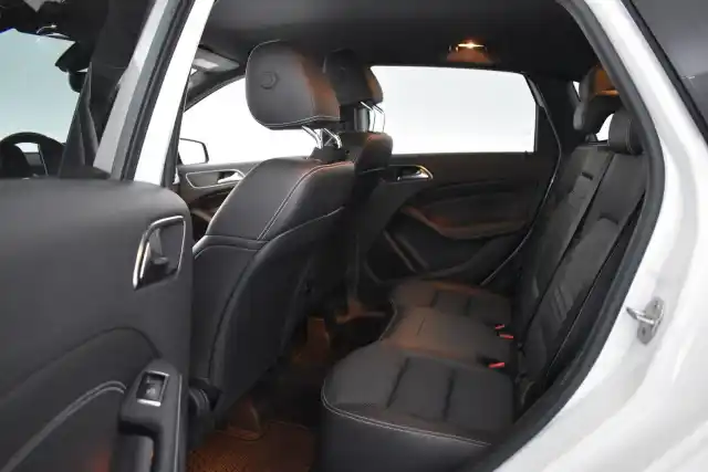 Valkoinen Tila-auto, Mercedes-Benz B – VXR-514