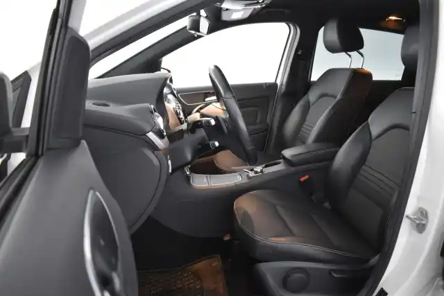 Valkoinen Tila-auto, Mercedes-Benz B – VXR-514