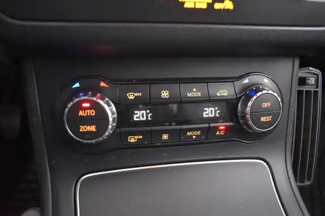 Valkoinen Tila-auto, Mercedes-Benz B – VXR-514