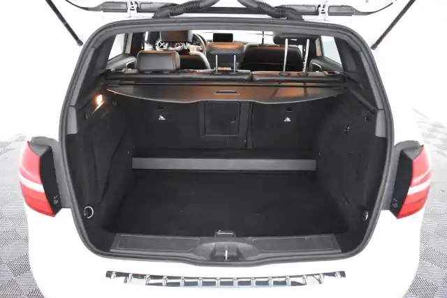 Valkoinen Tila-auto, Mercedes-Benz B – VXR-514
