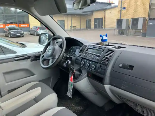 Valkoinen Pakettiauto, Volkswagen Transporter – VXS-518