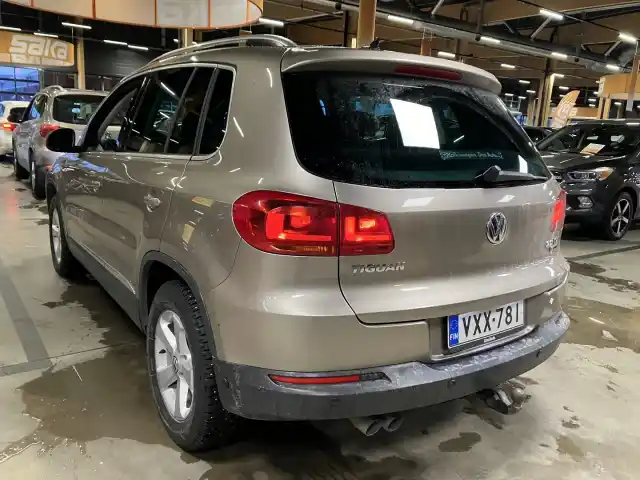 Ruskea (beige) Maastoauto, Volkswagen Tiguan – VXX-781