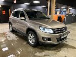 Ruskea (beige) Maastoauto, Volkswagen Tiguan – VXX-781, kuva 1