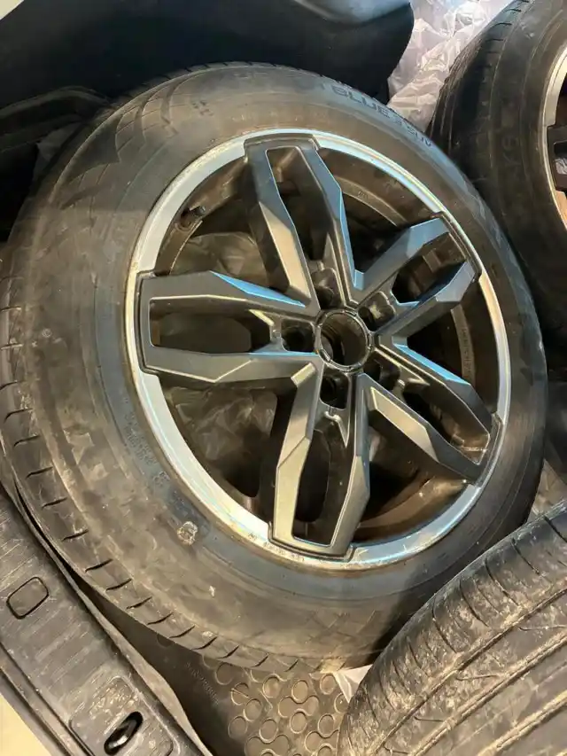 Harmaa Tila-auto, Lexus RX – VYR-237
