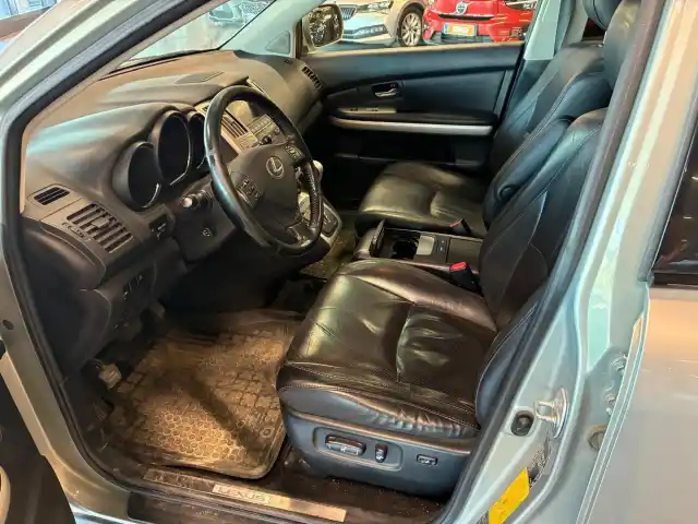 Harmaa Tila-auto, Lexus RX – VYR-237