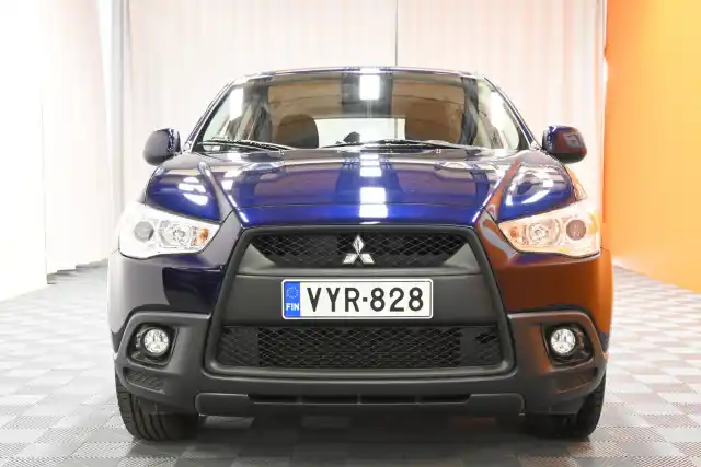 Sininen Maastoauto, Mitsubishi ASX – VYR-828