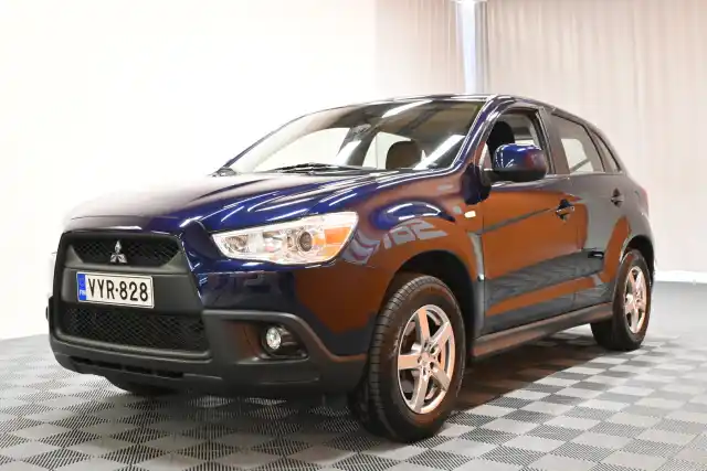 Sininen Maastoauto, Mitsubishi ASX – VYR-828