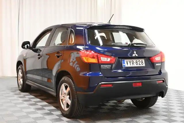 Sininen Maastoauto, Mitsubishi ASX – VYR-828