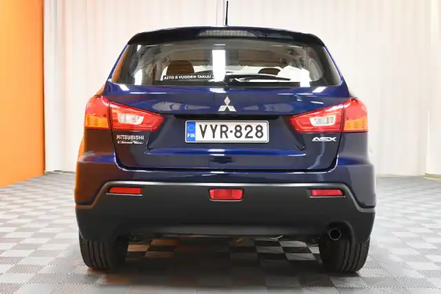 Sininen Maastoauto, Mitsubishi ASX – VYR-828