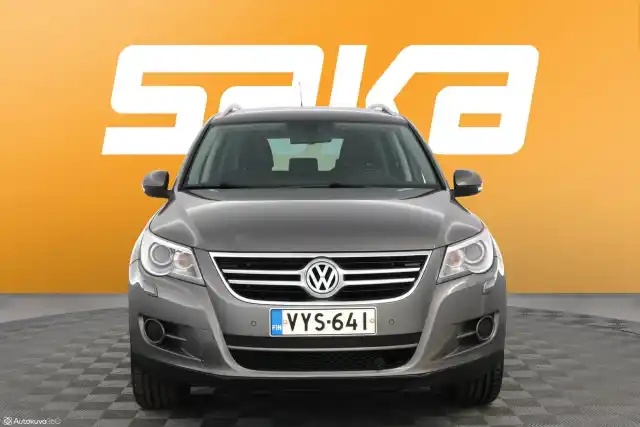 Harmaa Maastoauto, Volkswagen Tiguan – VYS-641