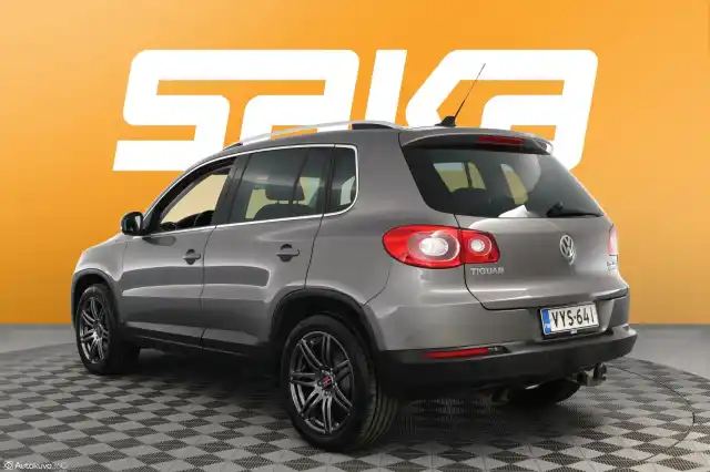 Harmaa Maastoauto, Volkswagen Tiguan – VYS-641