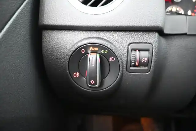 Harmaa Maastoauto, Volkswagen Tiguan – VYS-641