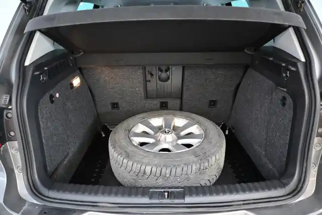 Harmaa Maastoauto, Volkswagen Tiguan – VYS-641